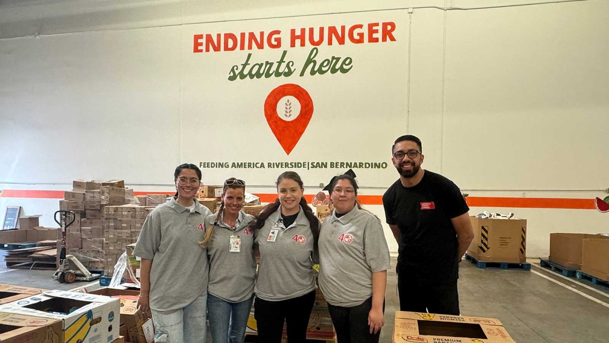 ACC-Ontario Student Ambassadors Volunteer at Feeding America to Support Local Families