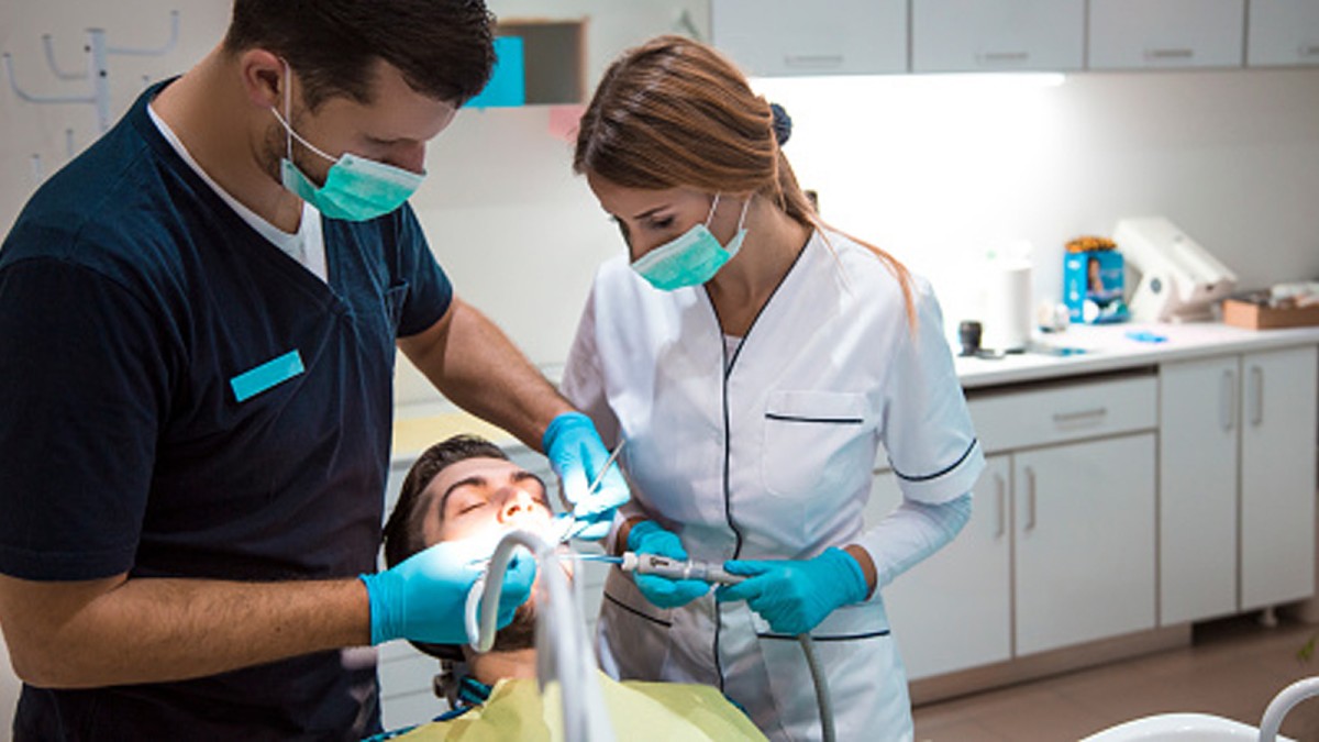 How to Become an Orthodontic Dental Assistant
