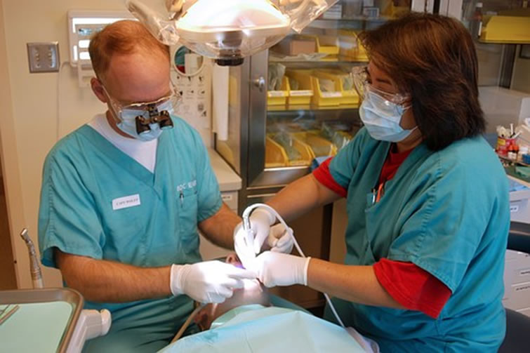 Steps to Become A Dental Assistant
